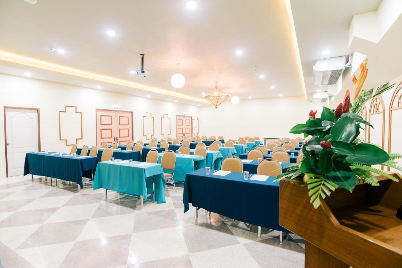 โรงแรม เดอะ ไพน์แอปเปิ้ล โฮเต็ล 4*